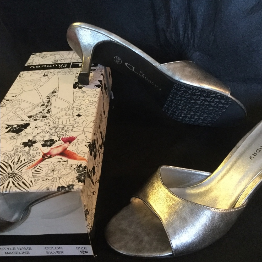 CL by Laundry silver slide sandal